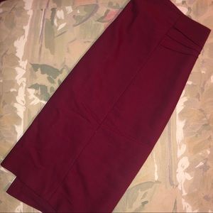Express size 6 business skirt maroon